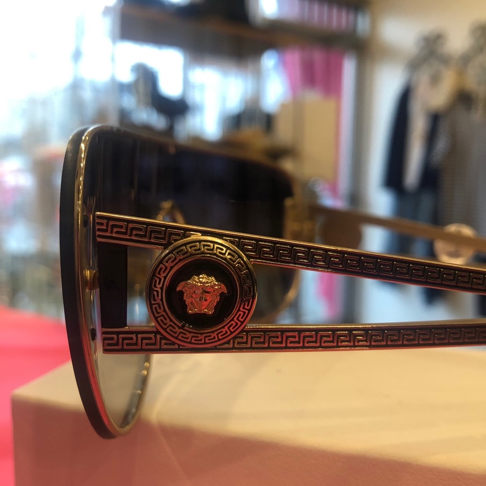 Vintage Versace sunglasses - Picture 2 of 8